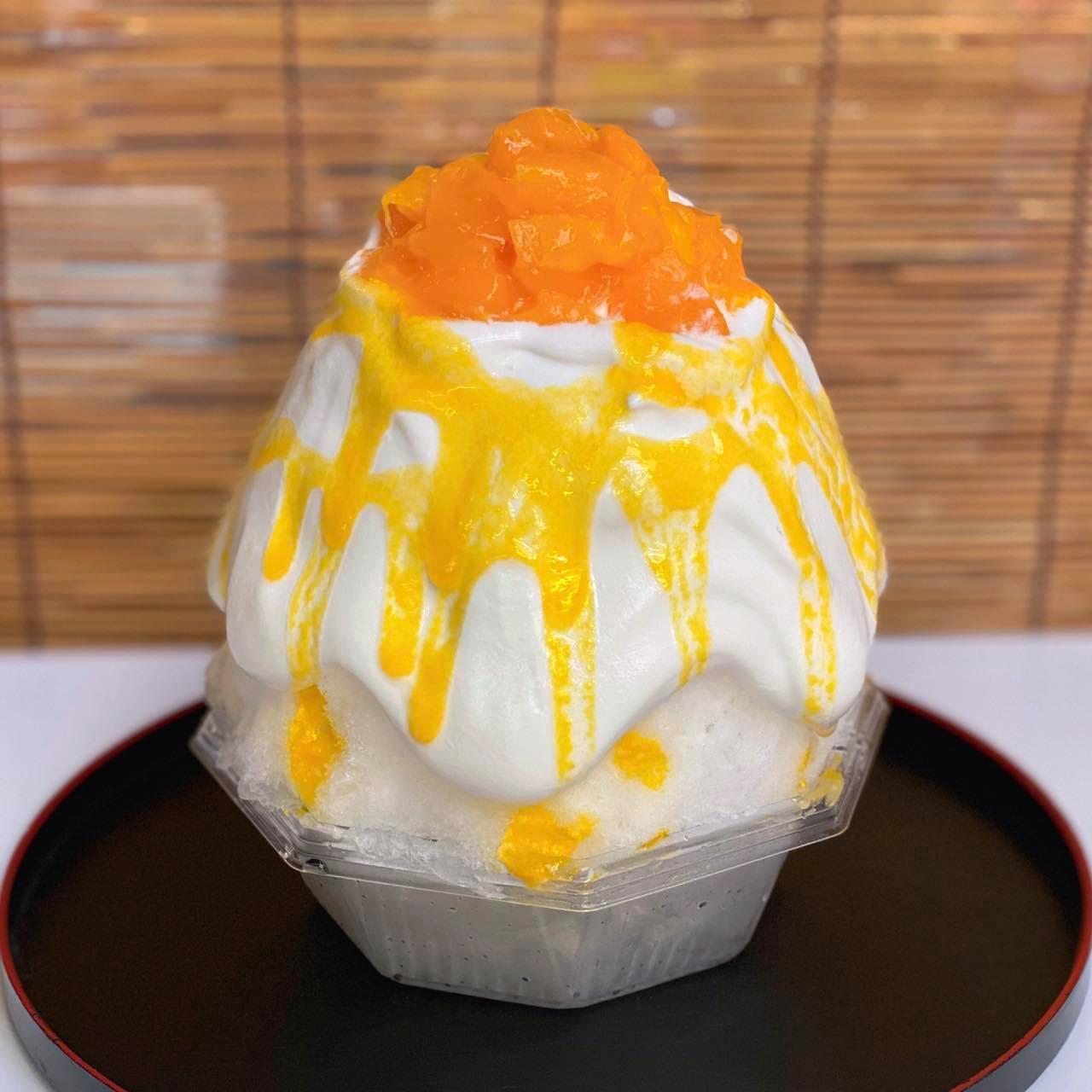『生マンゴーヨーグルト』宮崎産完熟マンゴーのとろける甘さと、クリーミーに仕上げた微かな酸味のヨーグルトのマッチングは最高です。これぞ生マンゴーかき氷。