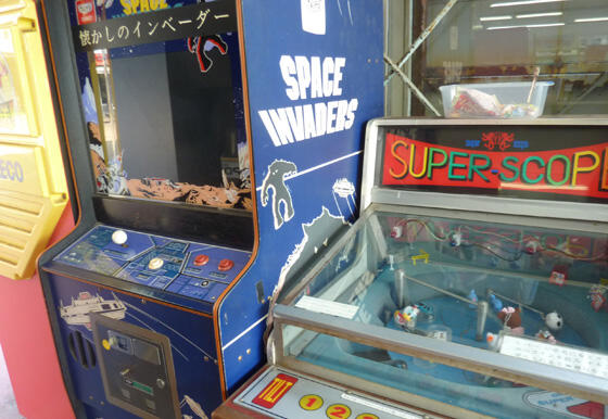 昭和の定番ゲーム！懐かしのスペースインベーダーもあります。